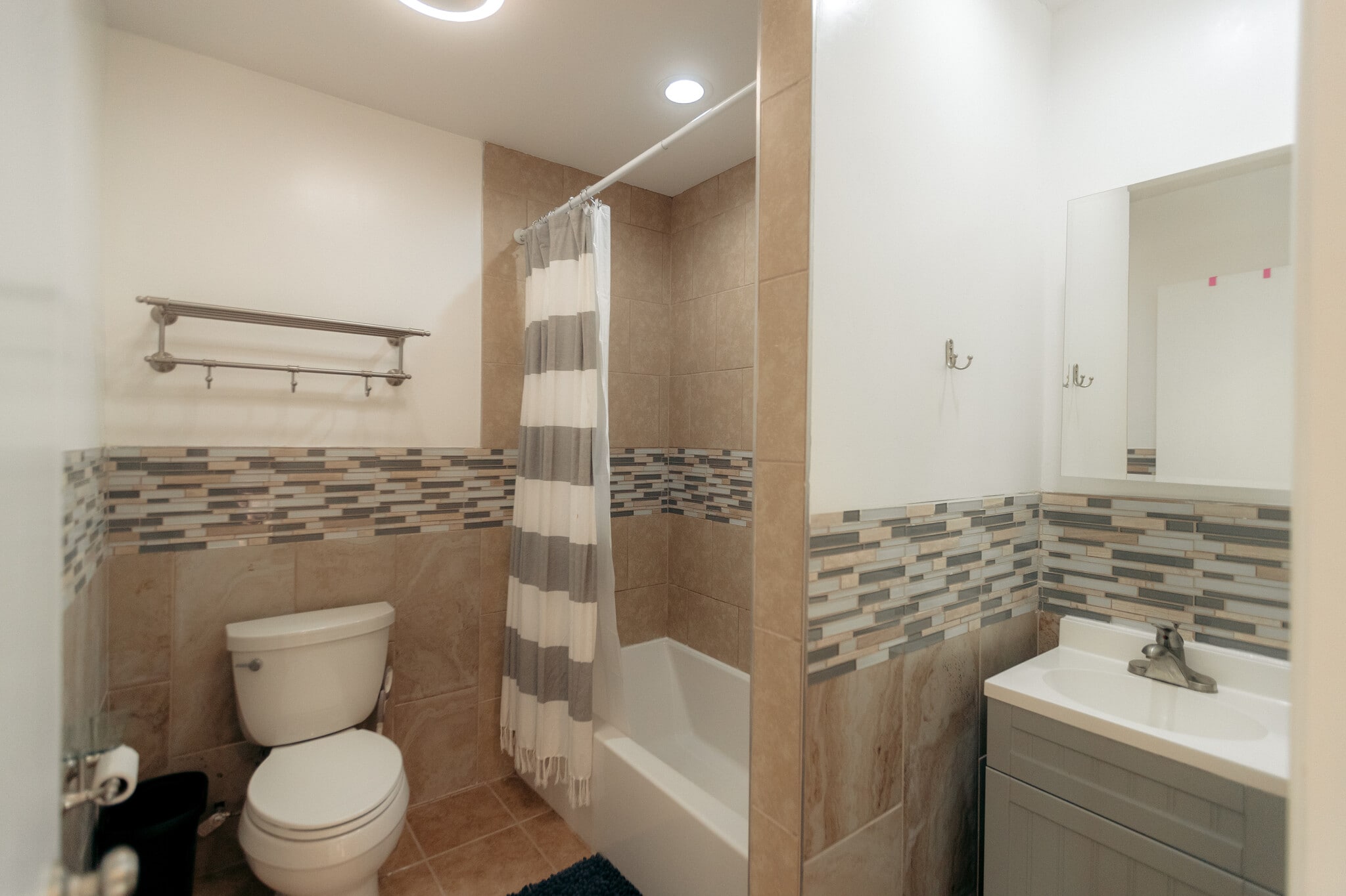 Back Bathroom - 60 Broad St