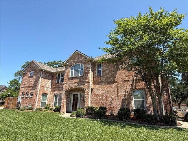 Building Photo - 4027 Park Thicket