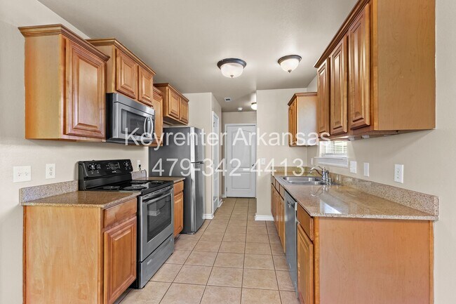 Building Photo - This home is the perfect choice for you in Elkins!