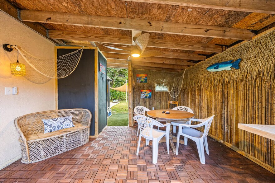 Building Photo - 489 Seacrest Ave