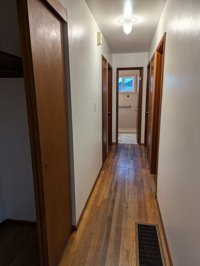 Building Photo - Freshly Updated 3 Bedroom 1 bath Home with Garage, Fenced Yard & Pet Friendly!