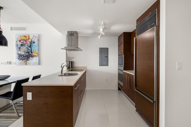 Building Photo - 495 Brickell Ave