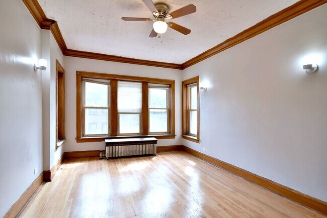 Building Photo - 610 N Mayfield Ave