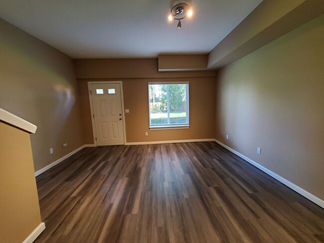 Building Photo - Double Master Suite Townhouse in Beaverton