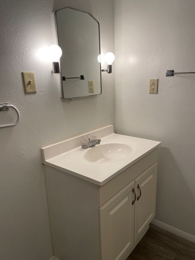 Building Photo - Quaint home in downtown Gillette