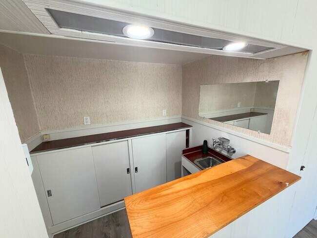 Building Photo - UPDATED HUGE SUNNY 2250sf 3BR+Den/1+2Half BA 2250sf Sunset/UCSF Home VIEWS AVAILABLE NOW