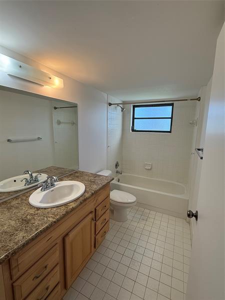 Building Photo - 2334 S Cypress Bend Dr