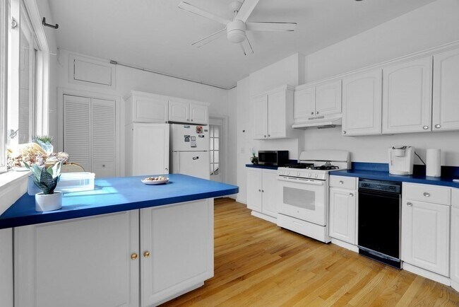 Building Photo - 12 Gates St