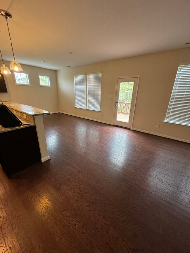 Building Photo - 6901 Swanhaven Dr