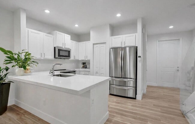 Building Photo - 4234 N Dixie Hwy