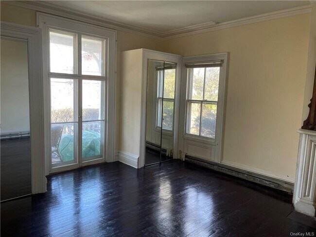 Building Photo - 8 Grove St