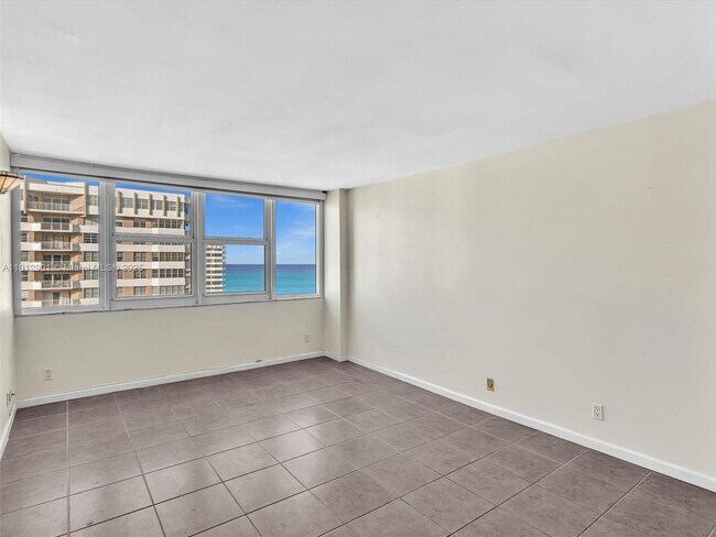 Building Photo - 2030 S Ocean Dr