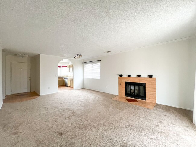 Building Photo - Homey 2 Bedroom 2 Bathroom Near Base