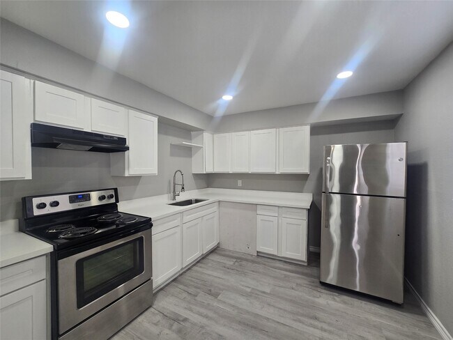 Building Photo - 911 Avenue K