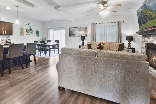 Building Photo - Pet Friendly Four Bedroom!