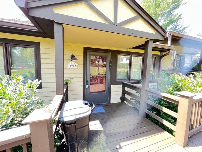 Building Photo - Branchlands Condo