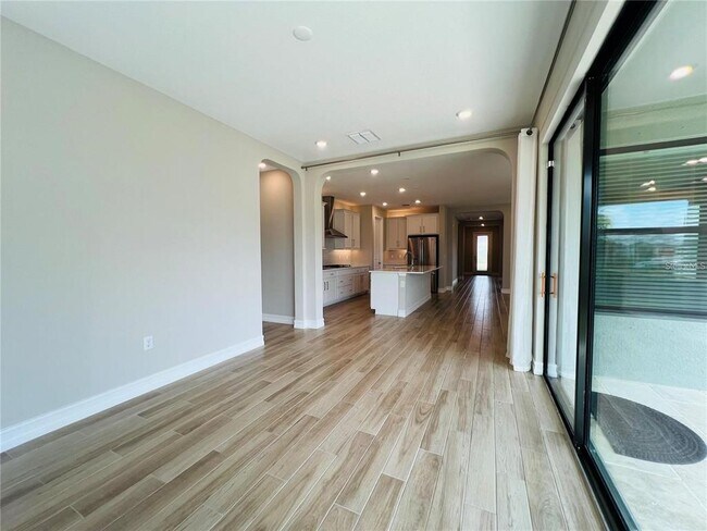 Building Photo - 4567 Tivoli Dr