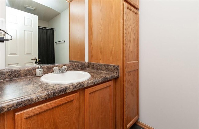 Building Photo - 946 Red Hawk Way SE