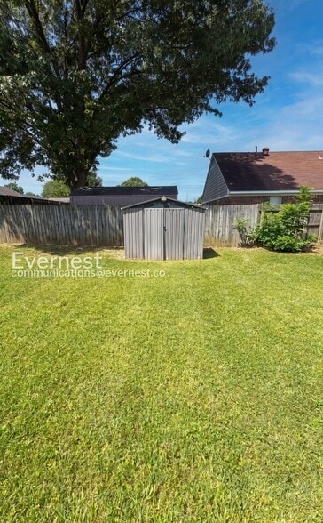 Building Photo - 4199 Blackstone Dr