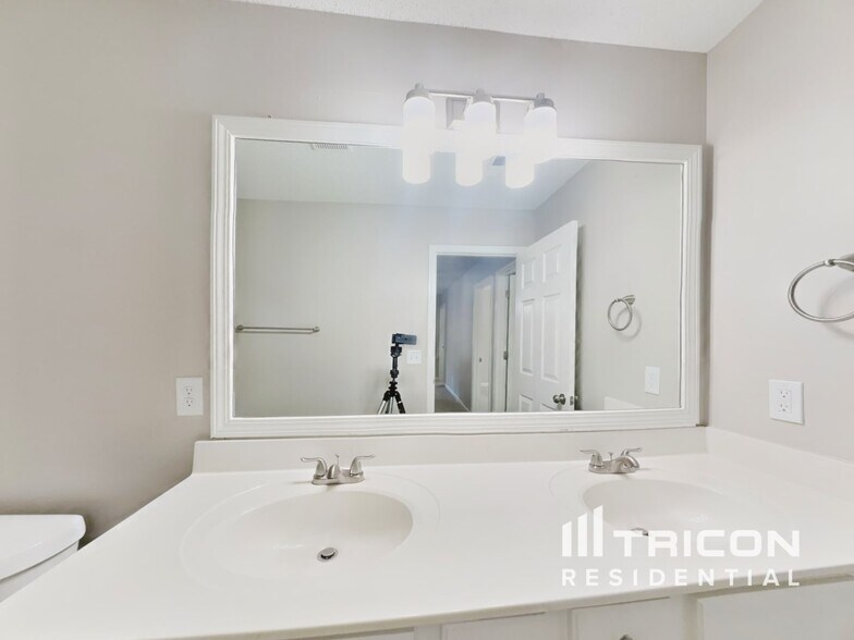 Building Photo - 3681 McGinty Dr
