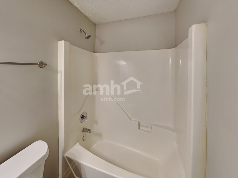 Building Photo - 1720 Silverberry Ct