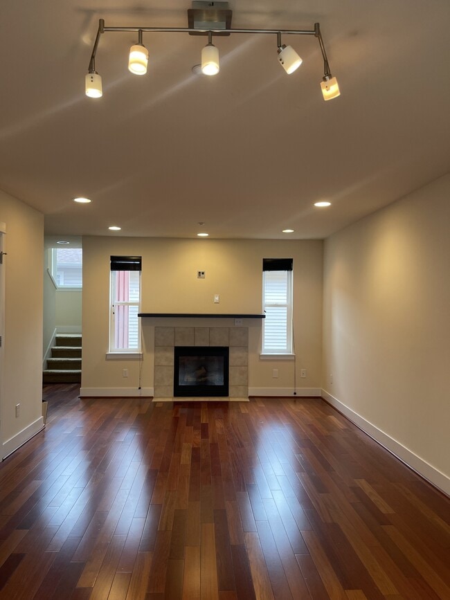 Building Photo - 834 N 145th Ln