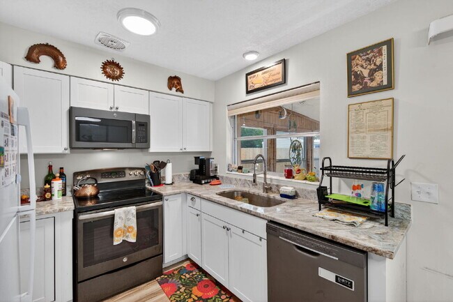 Building Photo - Island Living Made Easy — Remodeled 2BR Home, Fully Fenced Yard Near Downtown St. Pete