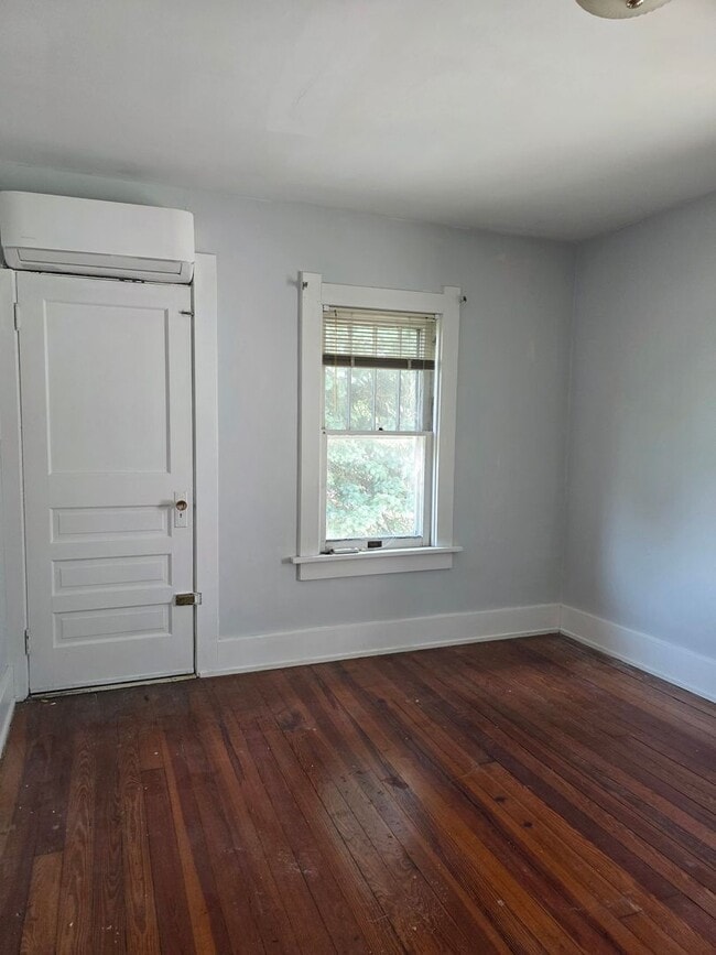 Building Photo - Cozy home in BG