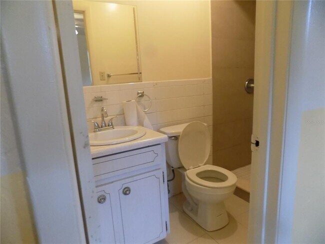 Building Photo - 1724 NW 39th Ave