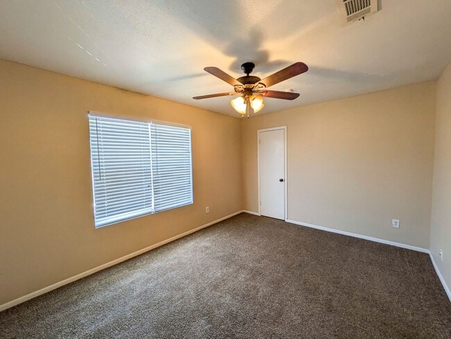 Building Photo - 956 Sunmeadow Dr