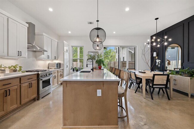 Building Photo - 5701 Tura Ln