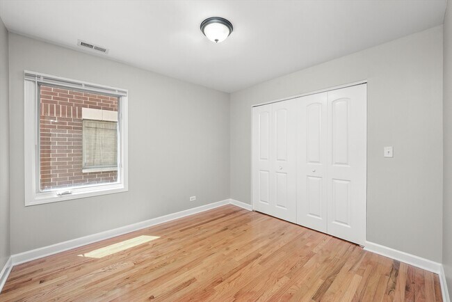 Building Photo - 3423 Ridgeland-201