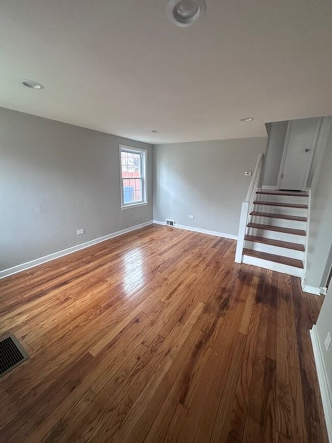 Building Photo - Midway 3 bedroom 2 bathroom House