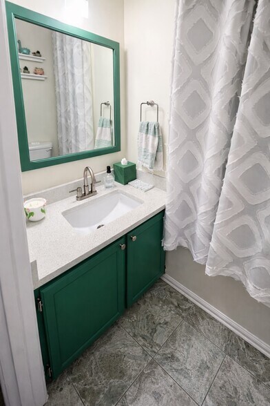 Main Level Bath - 5706 Rocky Run Dr