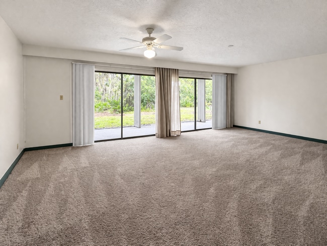 Building Photo - 940 Tennis Way