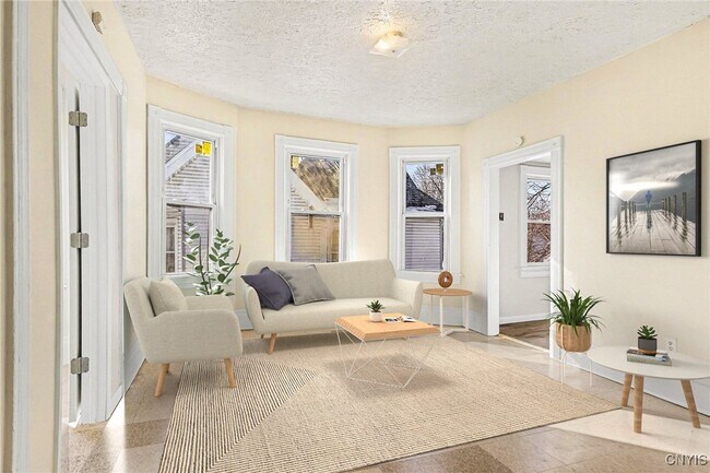 Building Photo - 302 Kellogg St