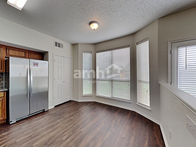 Building Photo - 3222 Blue Jay Ln