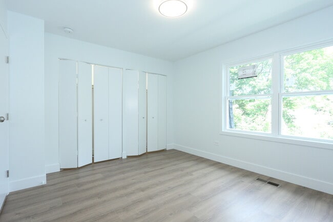 Building Photo - 151 E Palatine Rd
