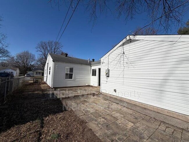 Building Photo - 300 Brackleigh Ln