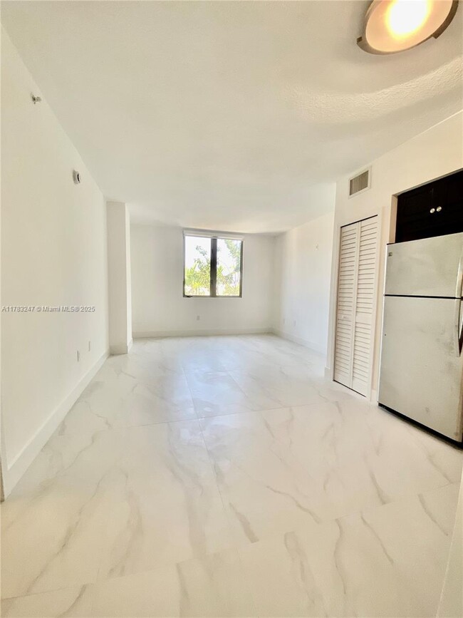 Building Photo - 2630 SW 28th St