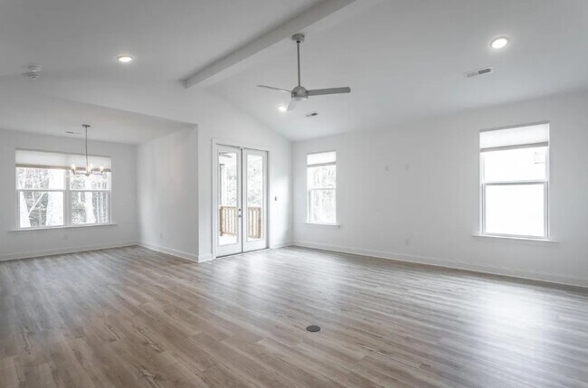 Building Photo - 6414 Satjanon Dr