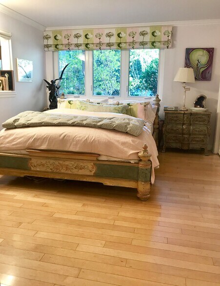 Building Photo - 1345 N Fuller Ave