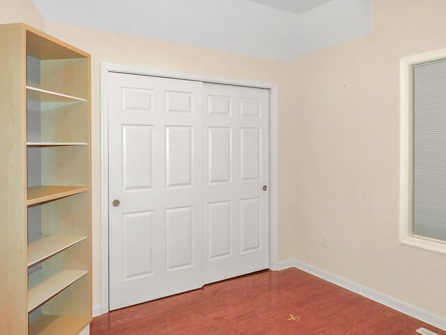 Building Photo - 48145 Mayflower Dr