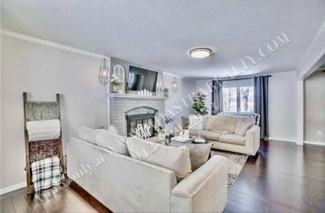 Building Photo - Beautiful UPDATED Ranch in Mission-Availab...