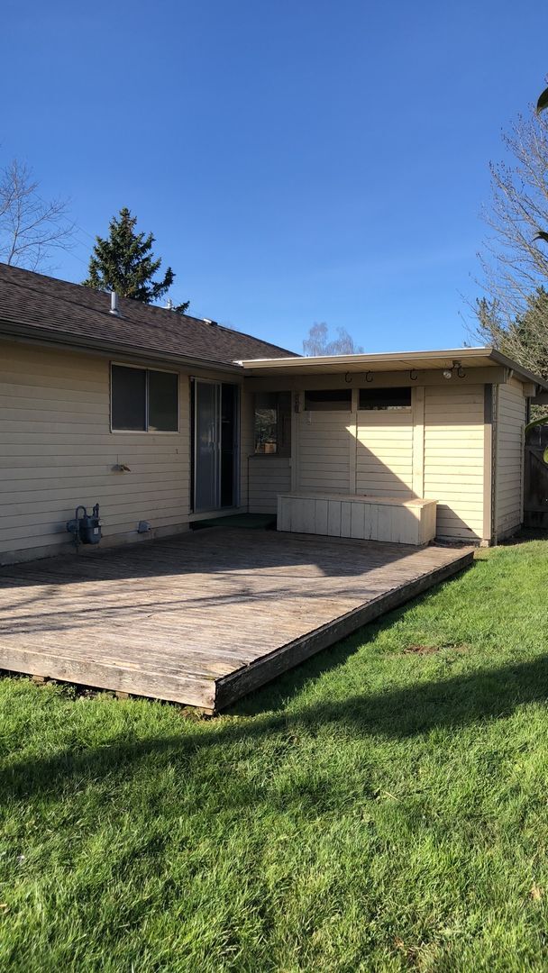 Building Photo - Find Your Sunshine in NW Corvallis! ??