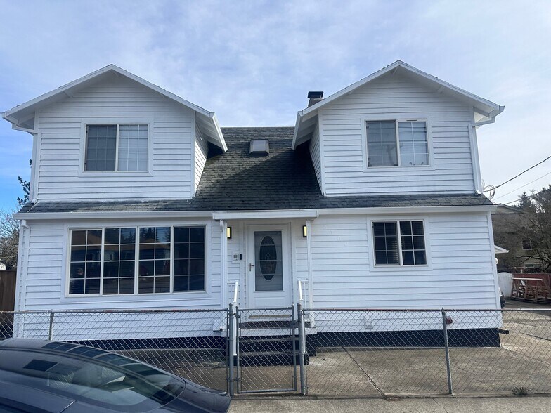 Building Photo - 3100 SE 122nd Ave