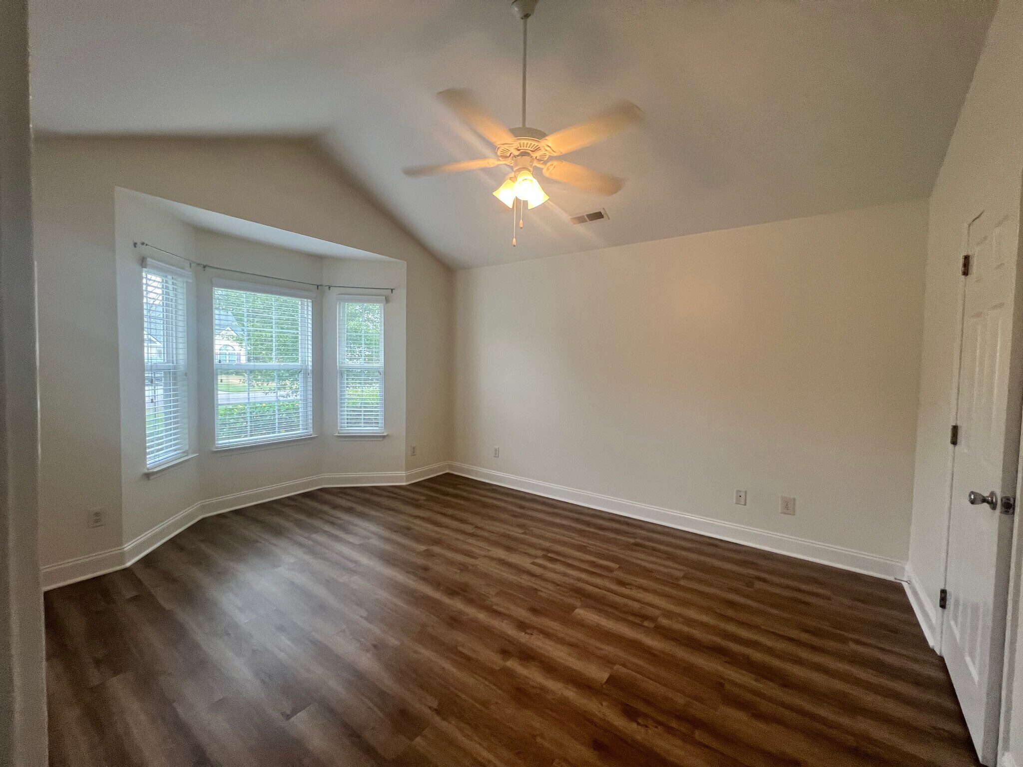 Building Photo - 525 Maple Branches Dr