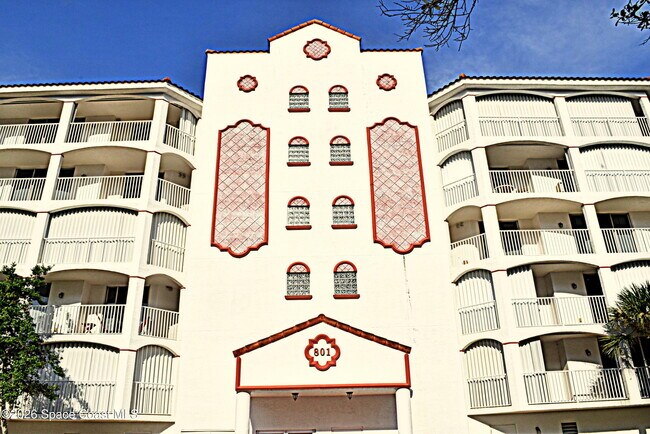 Building Photo - 801 Del Rio Way