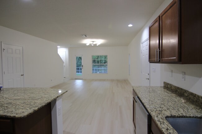 Building Photo - 4635 Chatterton Way