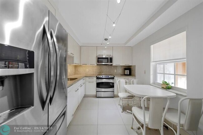 Building Photo - 3611 Oaks Clubhouse Dr